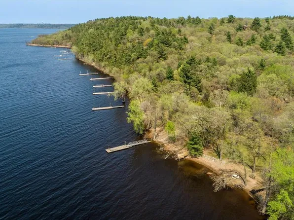 306 Cove Rd, Hudson, WI 54016