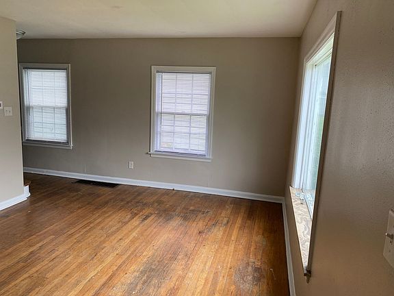 3rd image of 369 N Roosevelt Ave APT 3