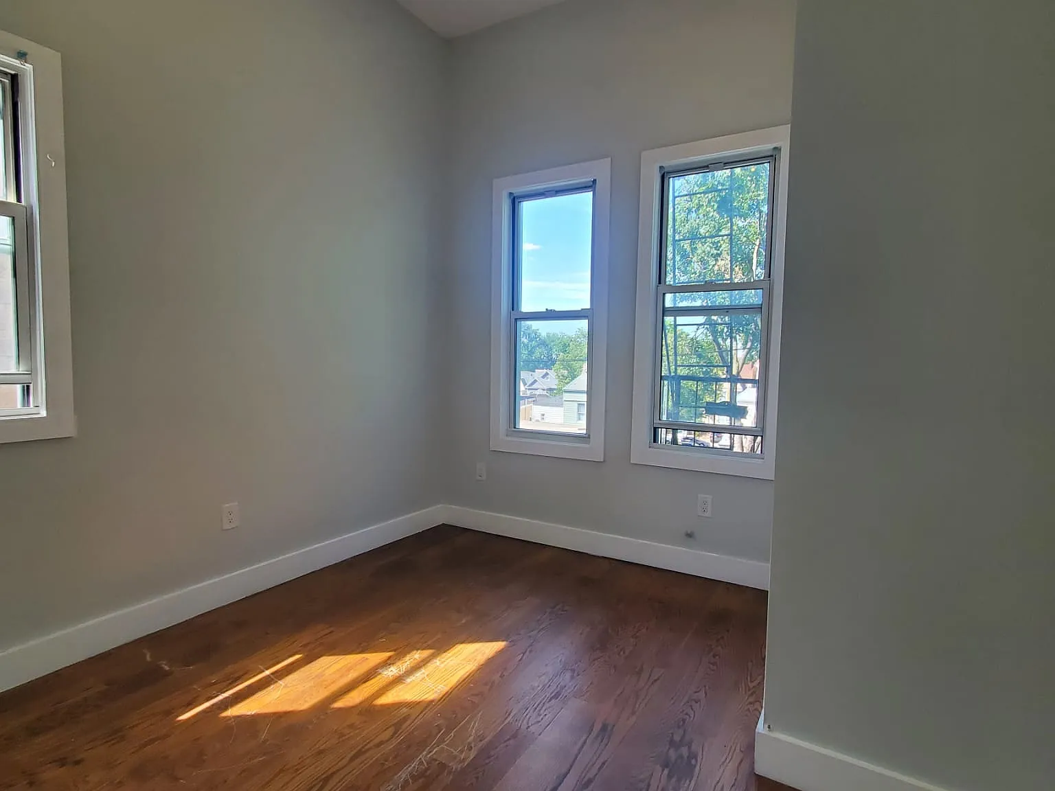 3 bed, 1000 sqft, $2,750 — Photo 4