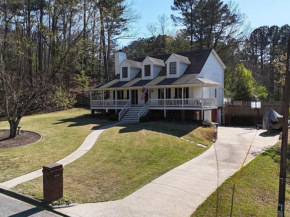 2nd image of 3047 Skylark Cir