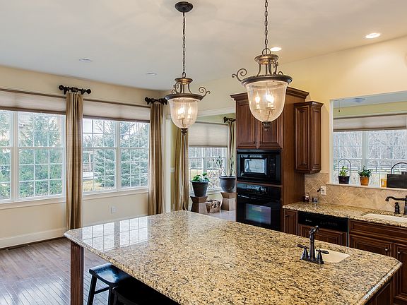 4th image of 5034 Rosalind Ln