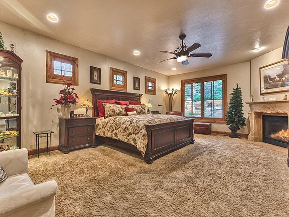 3rd image of 2865 E Le Jardin Pl