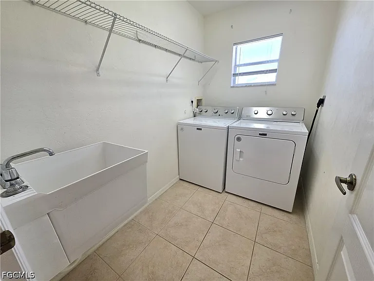 4614 SW 9th Pl — Photo 27