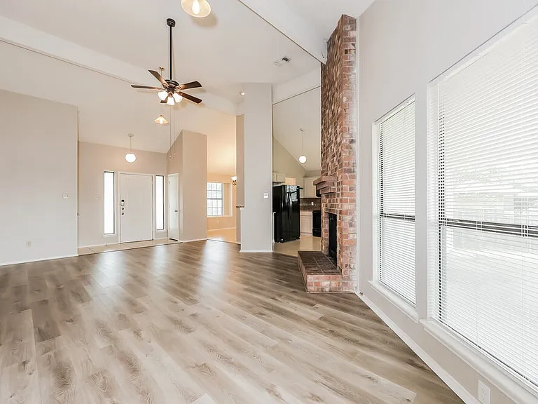 6423 Woodstream Trl — Photo 3