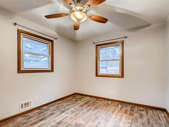 5th image of 4447 Unity Ave N