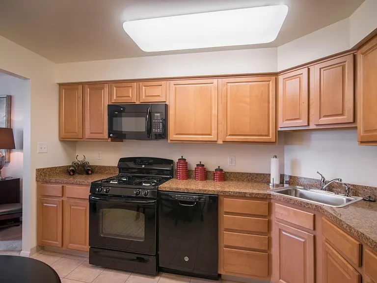 Sherri Park Apartments — Photo 12