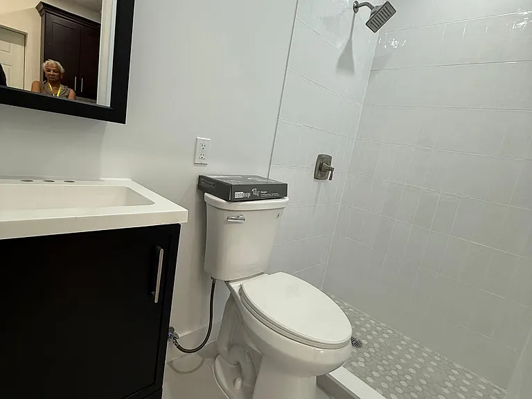 Gibson Pl — Photo 1