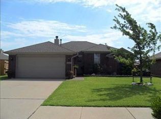 2304 Port Rush Dr, Moore, OK 73160