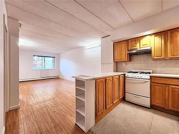 5th image of 14727 Barclay Ave Floor 2