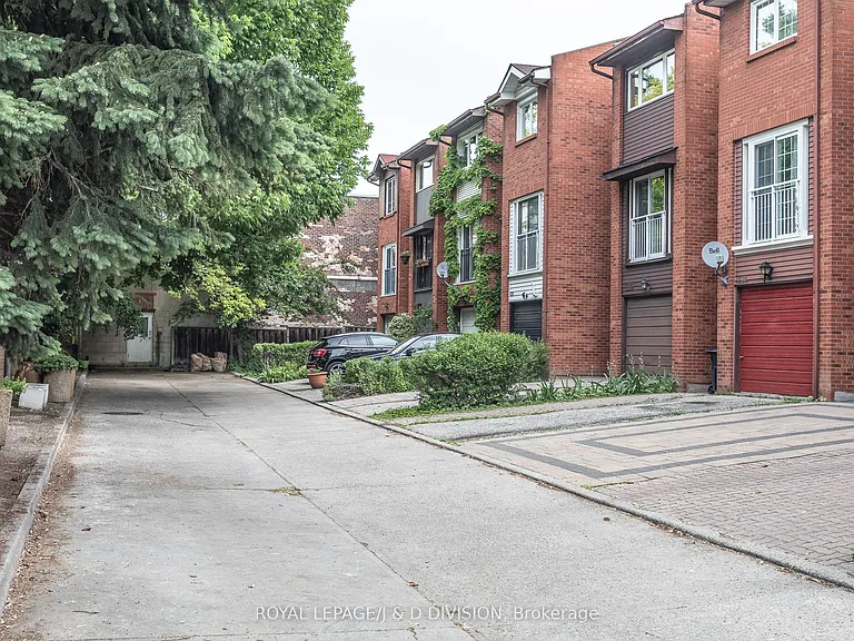 640 Adelaide St W — Photo 2