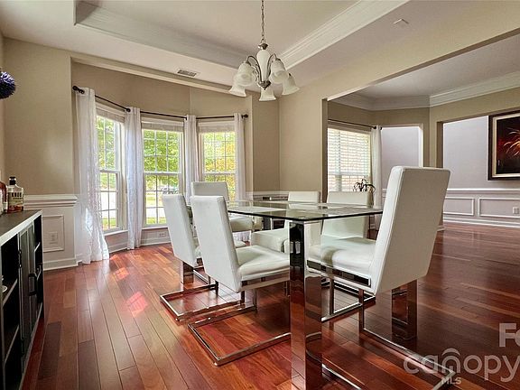 5th image of 2413 Merryvale Way