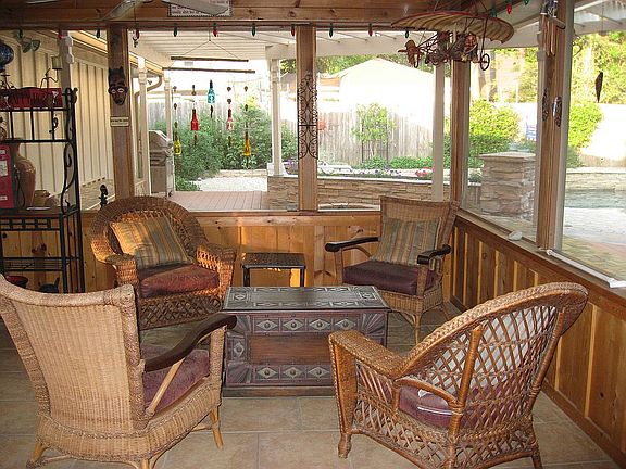 Screened in Back Porch