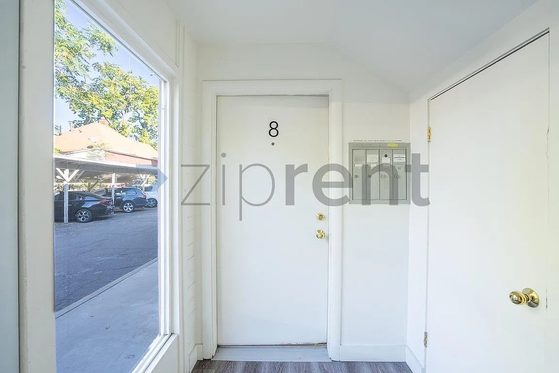 2 bed, 1000 sqft, $1,395 — Photo 2