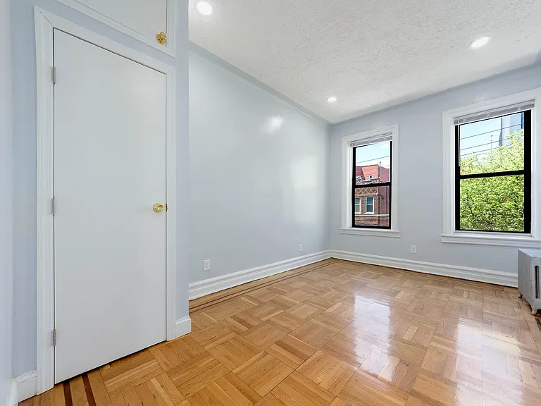 161 E 52nd St #2F — Photo 9
