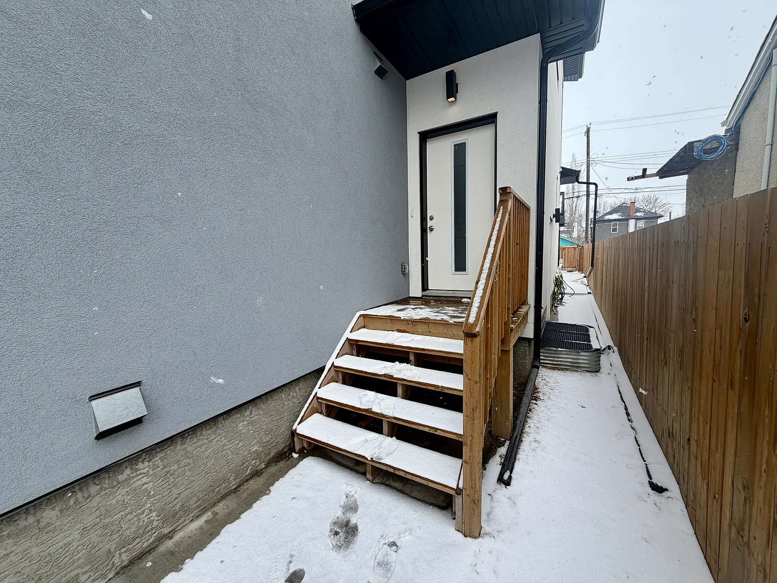 Alberta Ave 3 Bed 2.5 Bath Main For Rent Edmonton — Photo 4