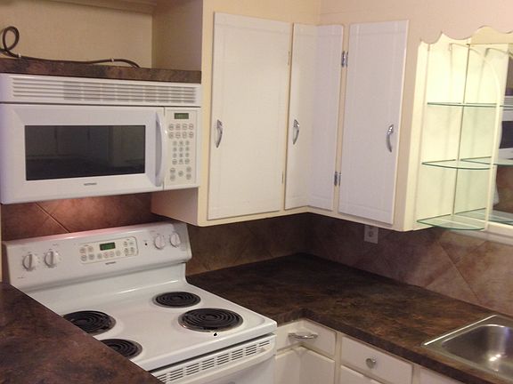 4th image of 204 Hall St APT 1