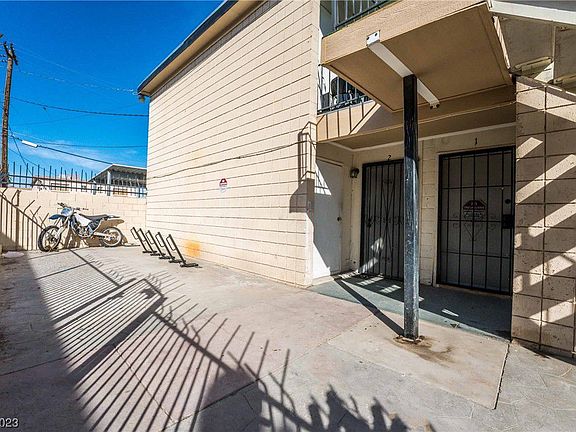 3rd image of 2937 Elm Ave #2