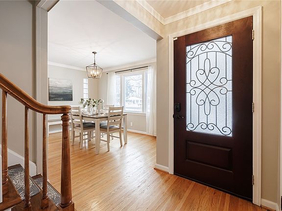 3rd image of 24 Woodcrest Dr