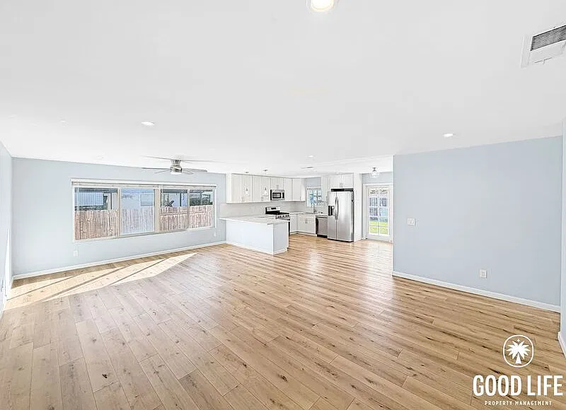 4 bed, 2.0 bath, 1487 sqft, $4,200 — Photo 2