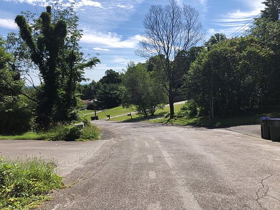 5th image of 47 Karen Dr