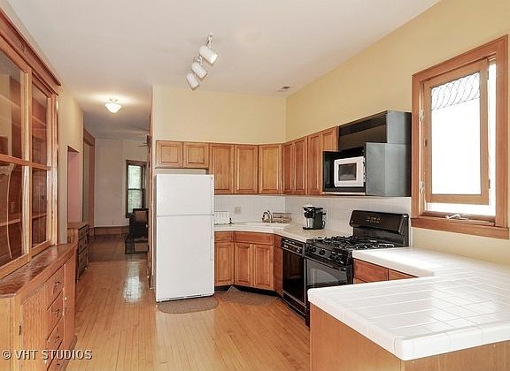 3rd image of 2139 W Cuyler Ave