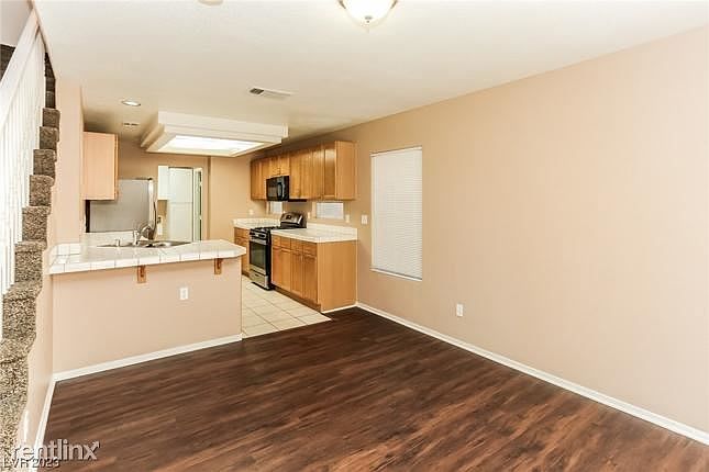 1st image of 8872R Cornwall Glen Ave