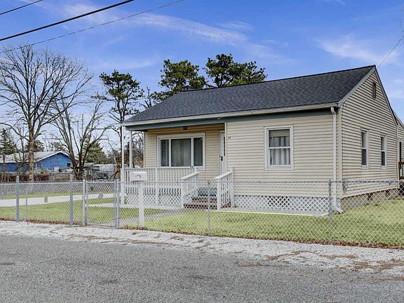 3rd image of 101 Ensign Ave
