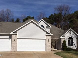 5095 Chanick St, Norton Shores, MI