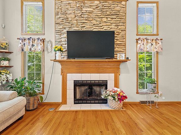 5th image of 3476 Valley Woods Dr