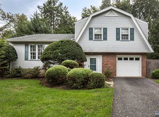 204 W Morningside Ave, Cresskill, NJ 07626