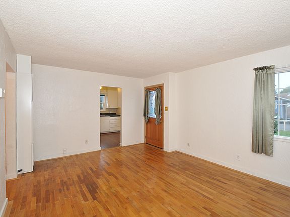 4th image of 1027 S Hawthorne St