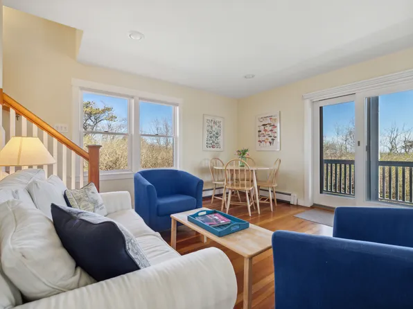 1 Beach House Ln, Biddeford, ME 04005