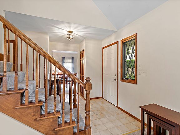 5th image of 232 Sedgewick Cir