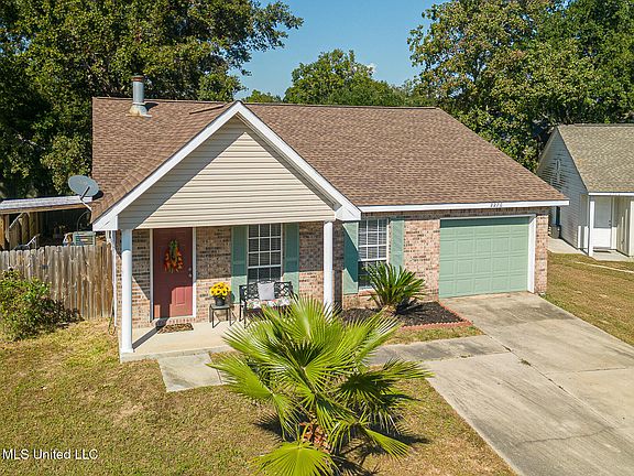 3rd image of 2270 Monica Dr