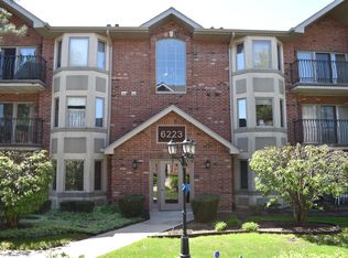 6223 W 94th St APT 2SW, Oak Lawn, IL 60453