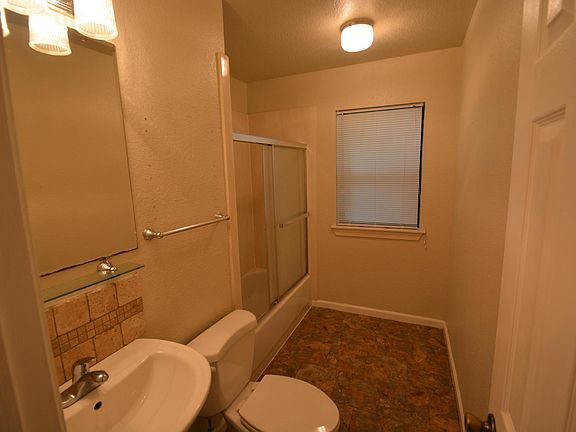 3rd image of 3117 W 4th St