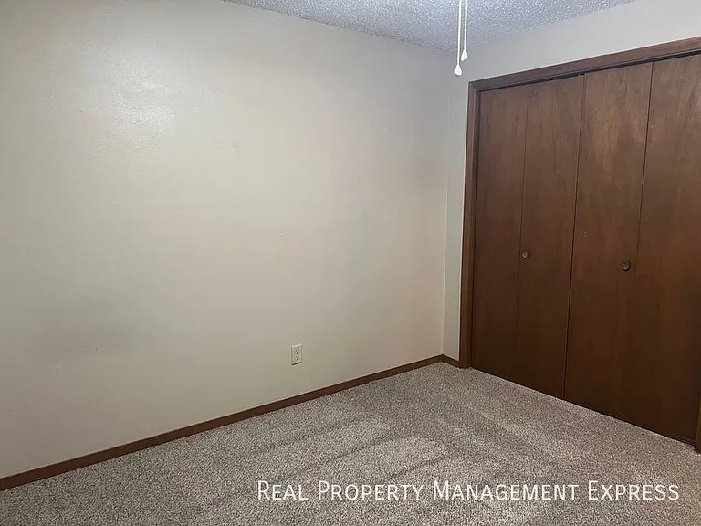 930 S Cleveland Ave — Photo 10