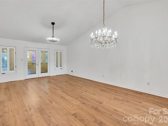 5th image of 401 Wellington Hills Cir