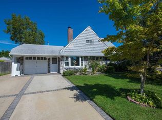 37 Dell Ln, Wantagh, NY 11793