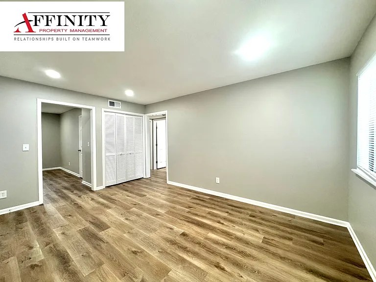 805 NW Mock Ave #D — Photo 2