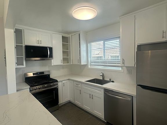 5th image of 3410 Club Dr #9