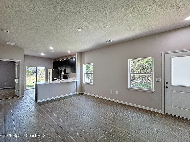 506 L M Davey Ln — Photo 2