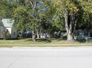 2027 N 4th St, Saint Charles, MO 63301