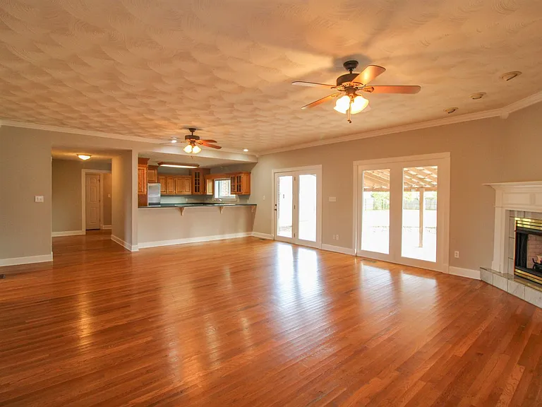 17524 Martin Dr — Photo 7