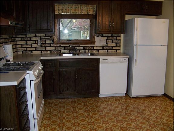 3rd image of 3535 Monterey Cir
