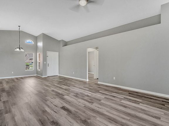 4th image of 1032 Bluejack Oak Dr