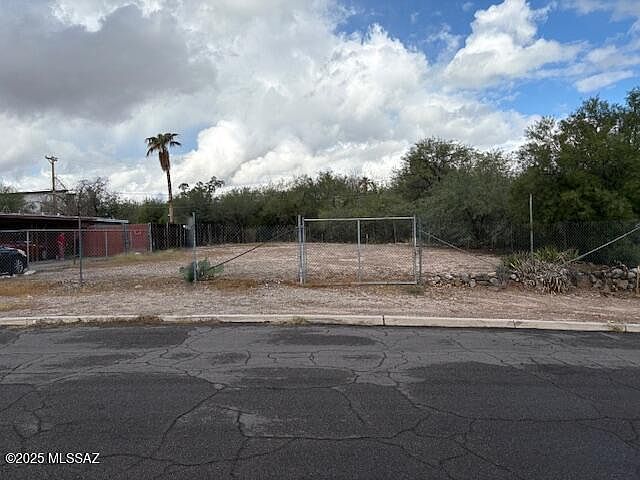 1st image of 4915 E Rosewood St