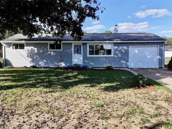 231 York Dr SE, New Philadelphia, OH 44663