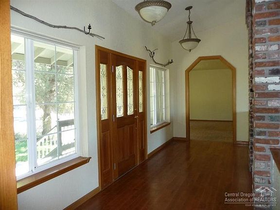 5th image of 809 NE Wyoming Dr