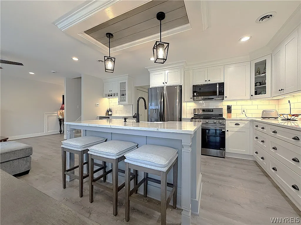 3 bed, 2.5 bath, 3428 sqft, $2,935 — Photo 4
